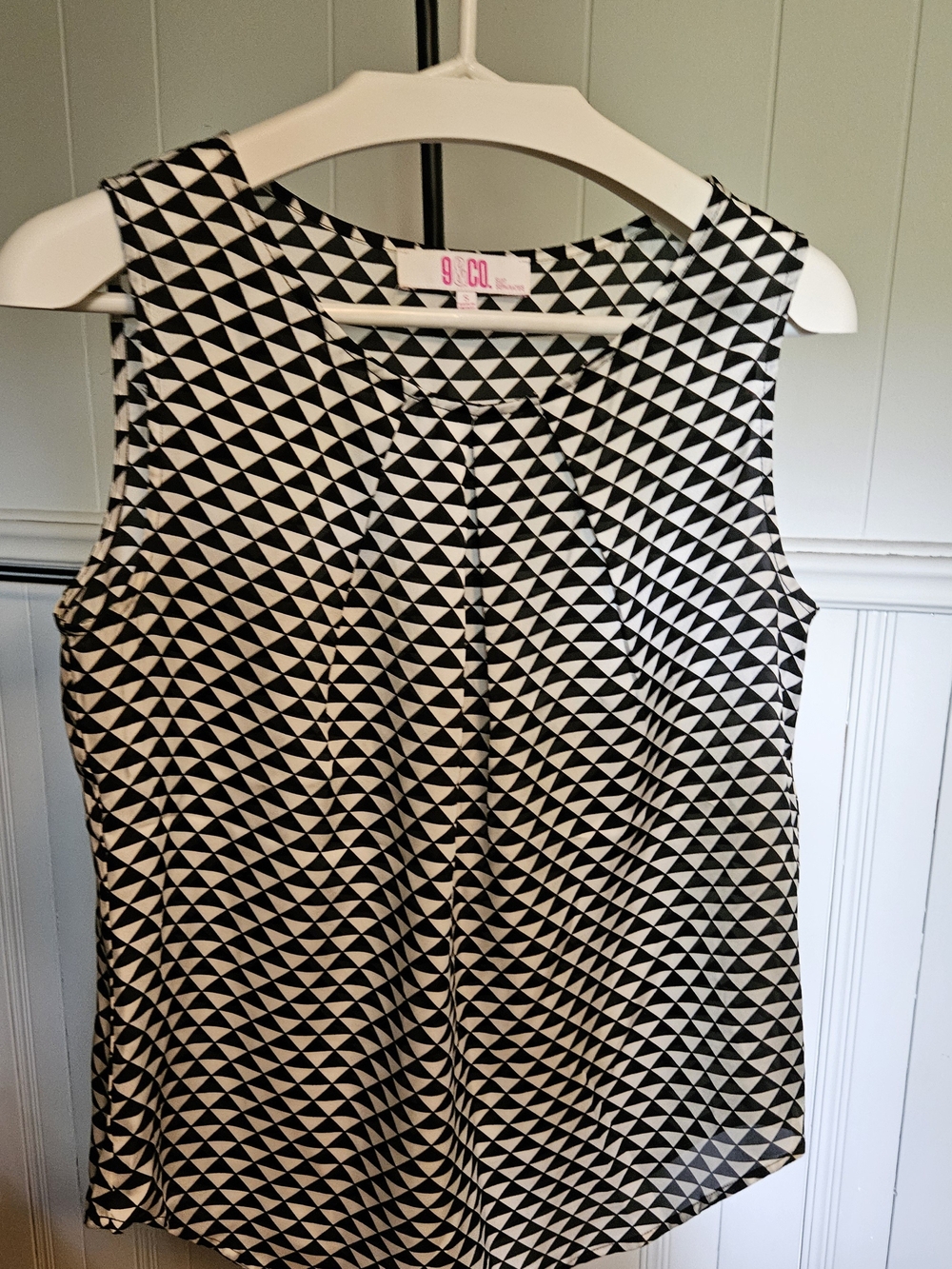 9 & Co. Black & White Geometric Sleeveless Blouse – Size S